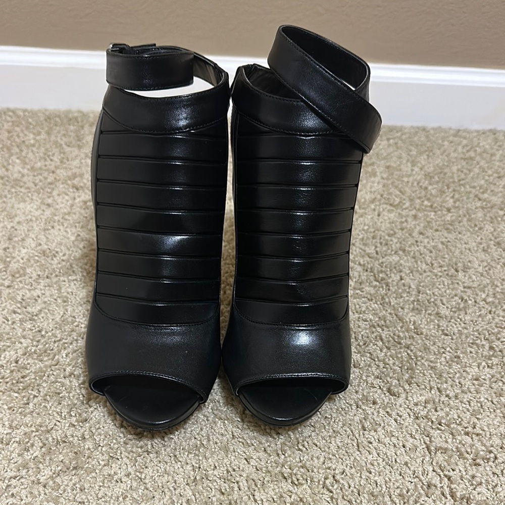 Guess Black Heeled Boots with Sleek Design *Worn Once*